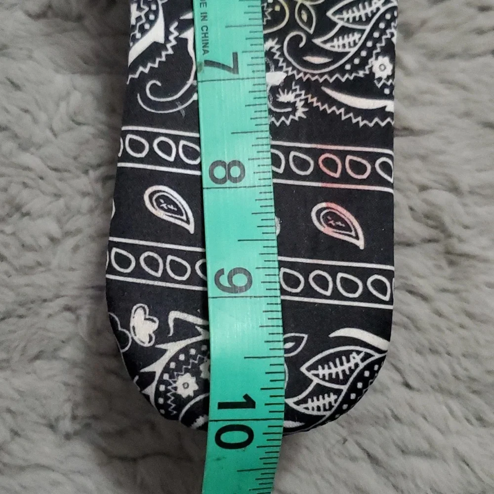 N/A black paisley